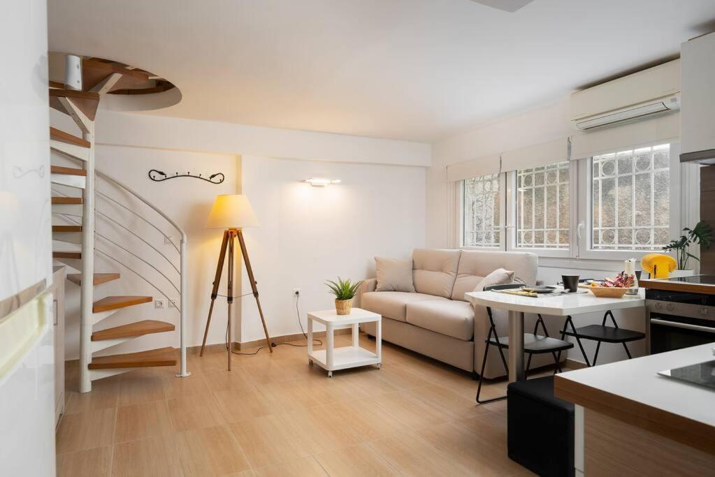 Modern Two Level Apartment In The Heart Of Athen Exterior foto